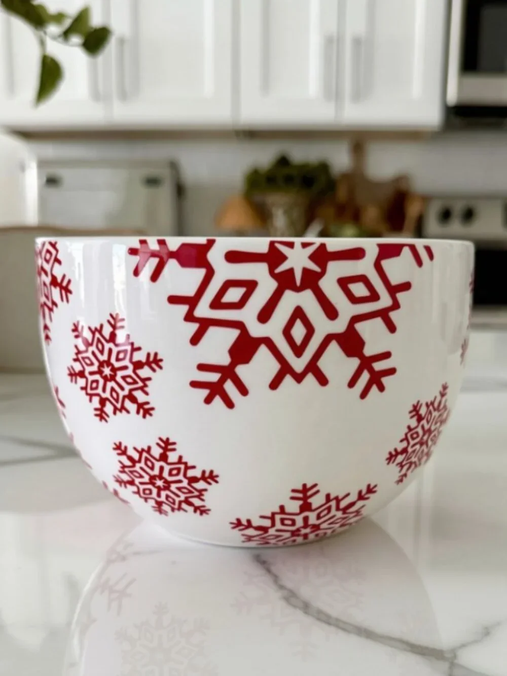 Crate & Barrel “Be Very Merry” Nesting Bowls – Set of 3